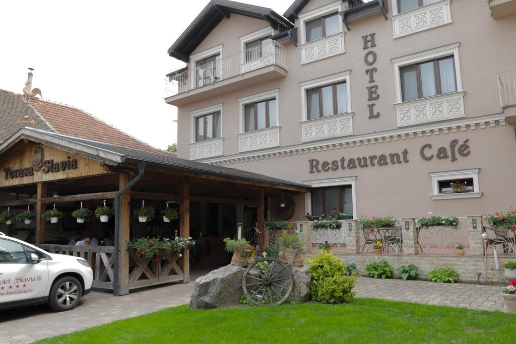 Hotel Slavia Salonta Exterior foto